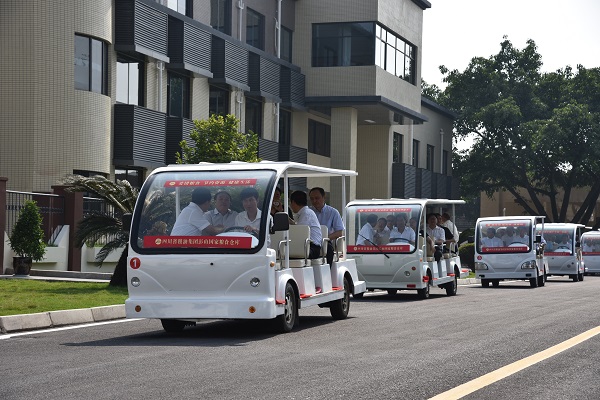 观光车 600.jpg 观光车 600.jpg