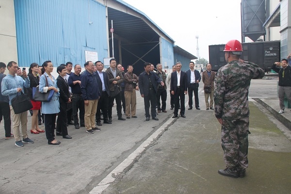 参观.jpg 参观.jpg